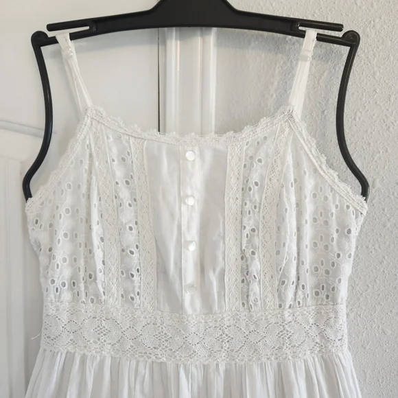 Magic White Eyelet & Lace Trim Maxi Dress Size Medium - Picture 3 of 12